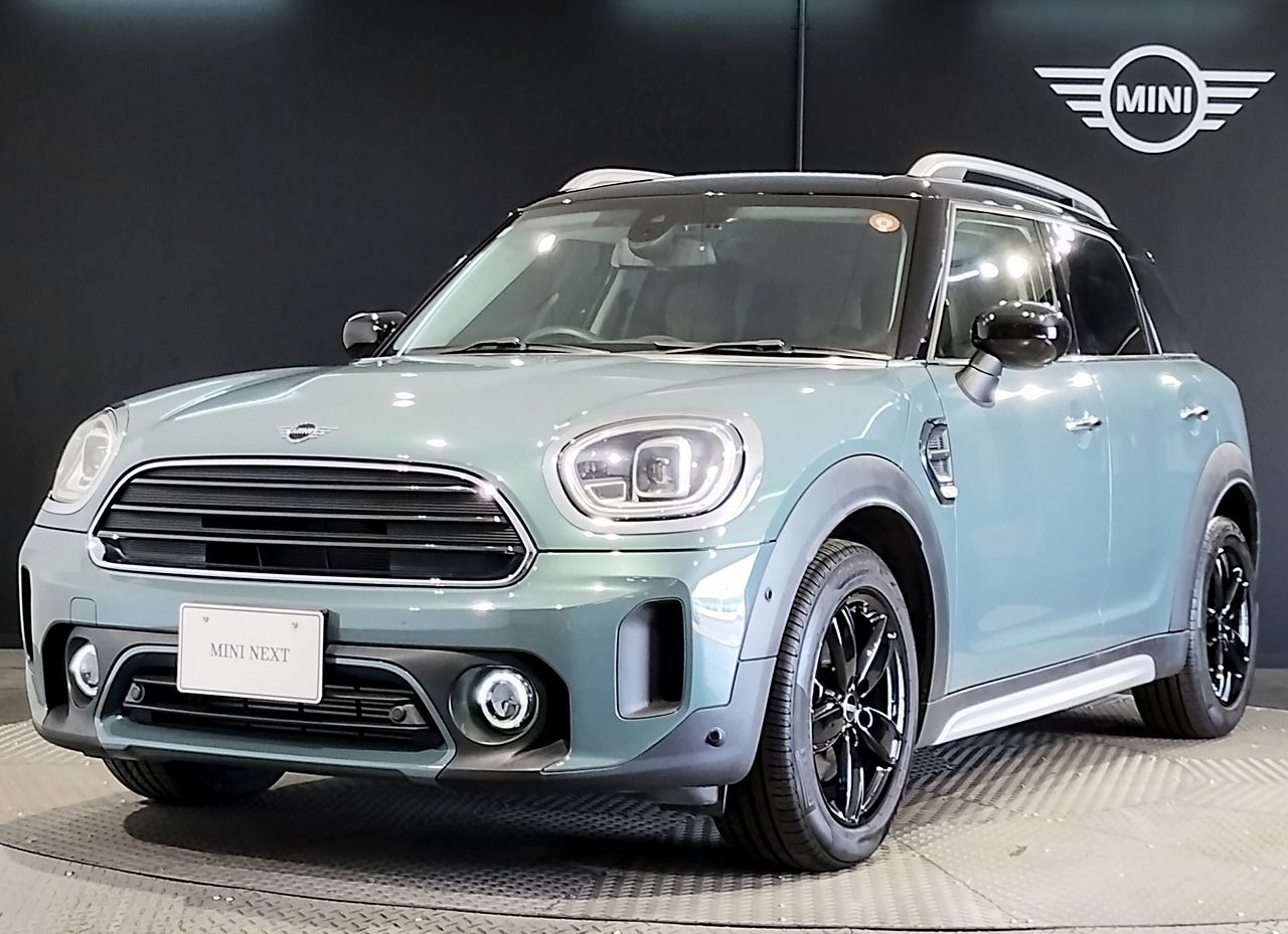 THE NEW MINI COOPER D CROSSOVER.