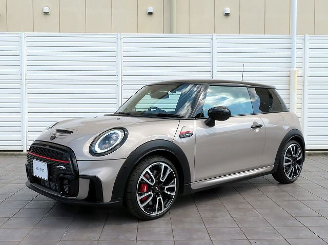THE MINI JOHN COOPER WORKS.