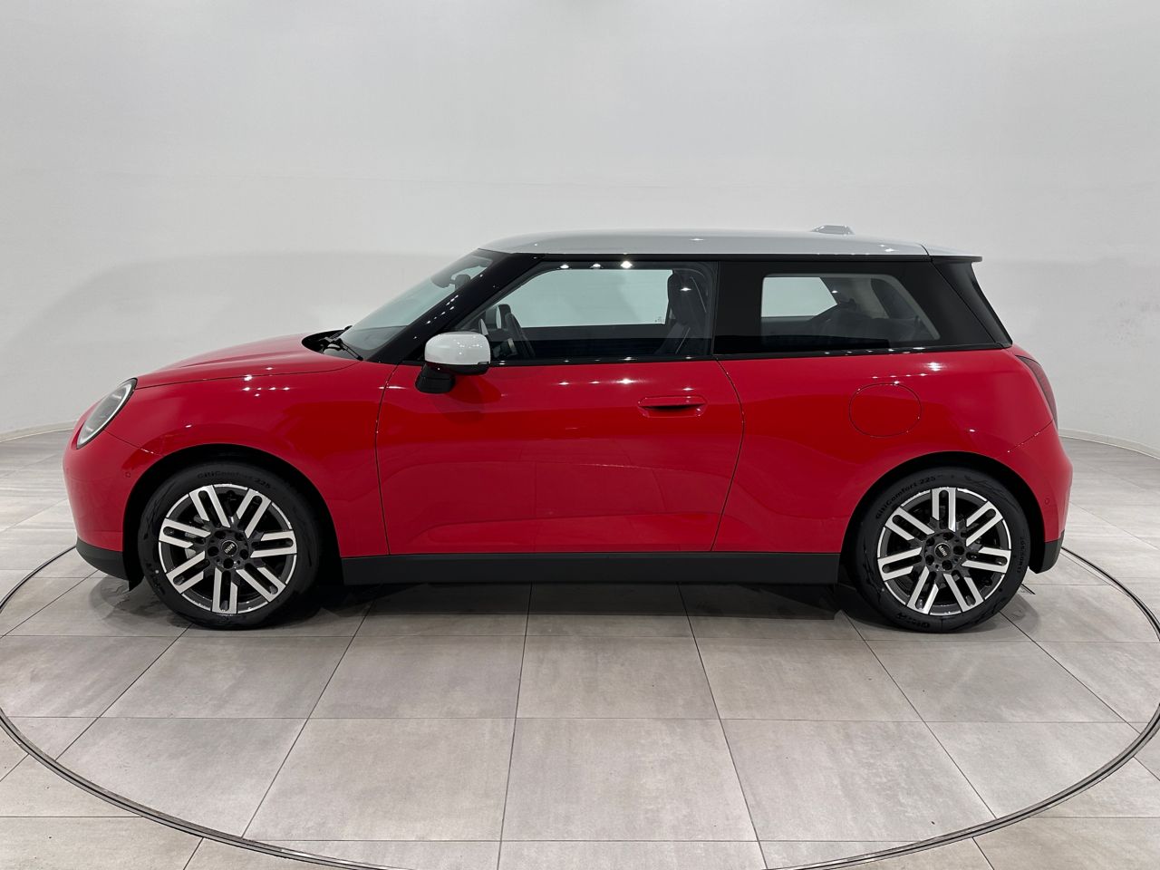 J01 MINI Cooper E