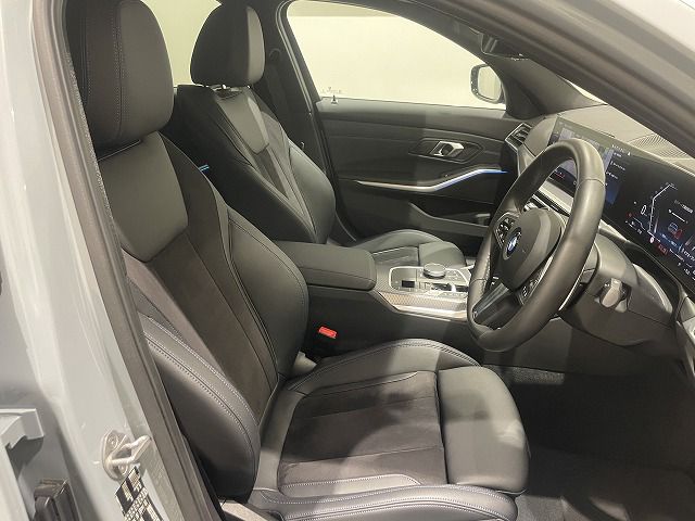 320d xDrive Berline RHD