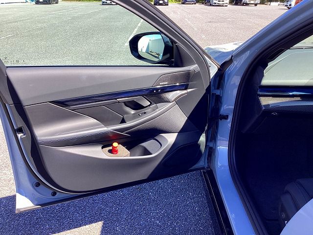 BMW i5 M60 xDrive Sedan RHD