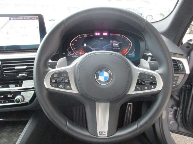 520d xDrive Sedan RHD