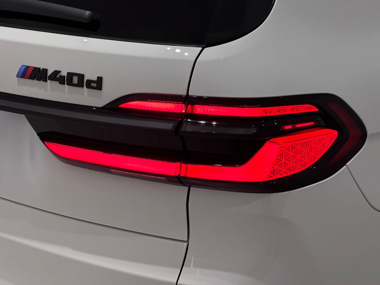 X7 xDrive40d RHD US