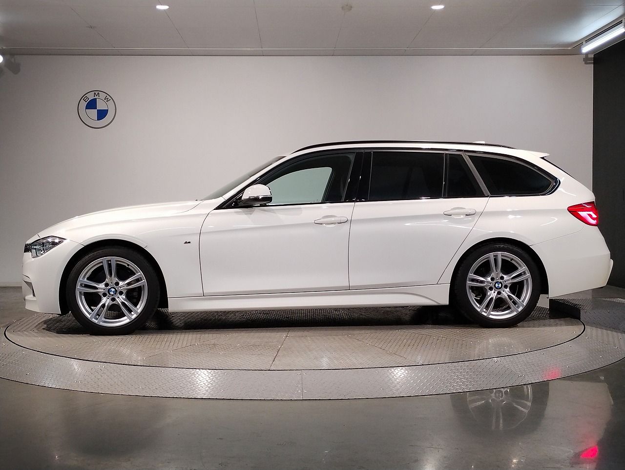 318I TOURING RHD