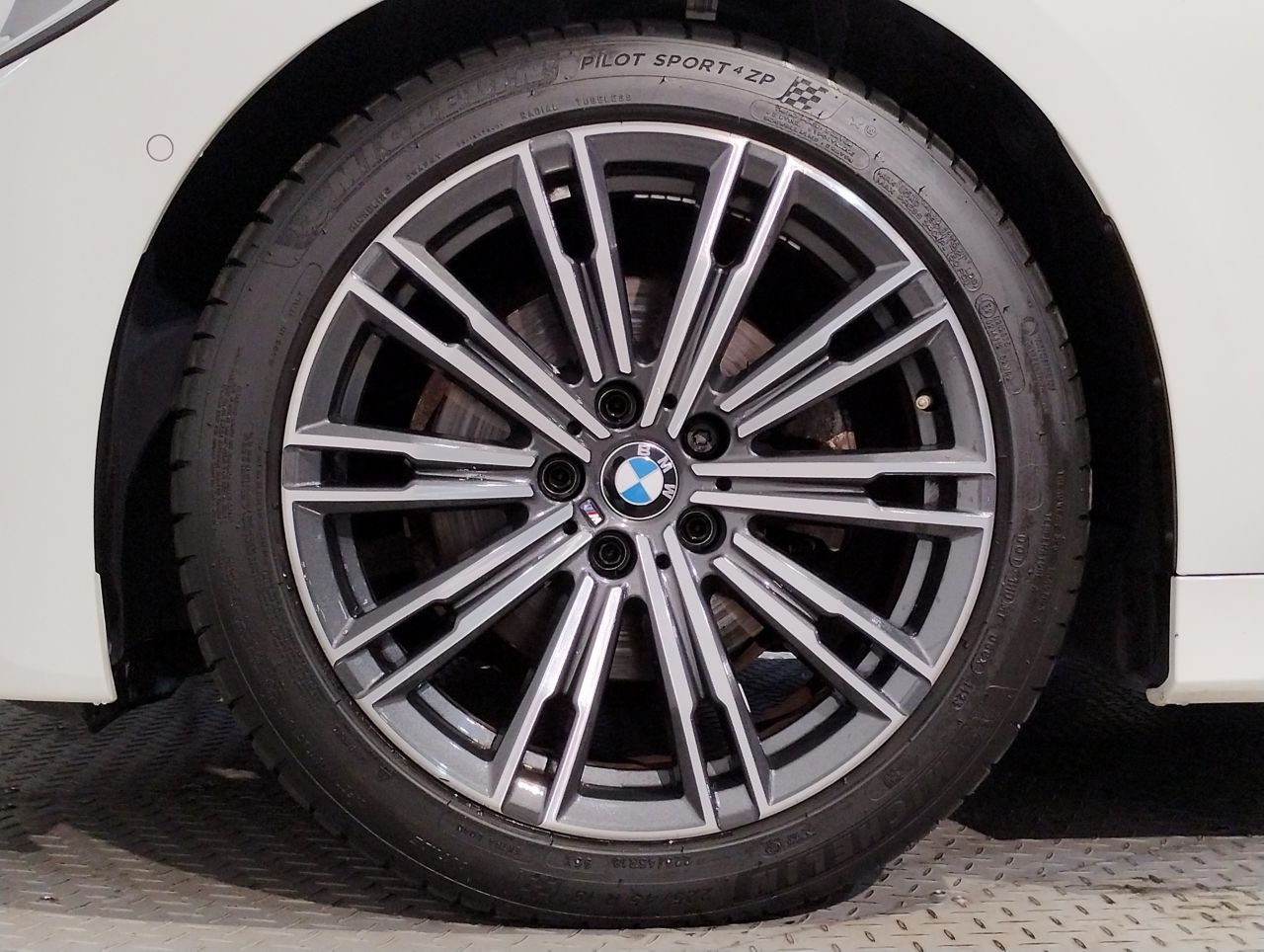 320i Sedan RHD