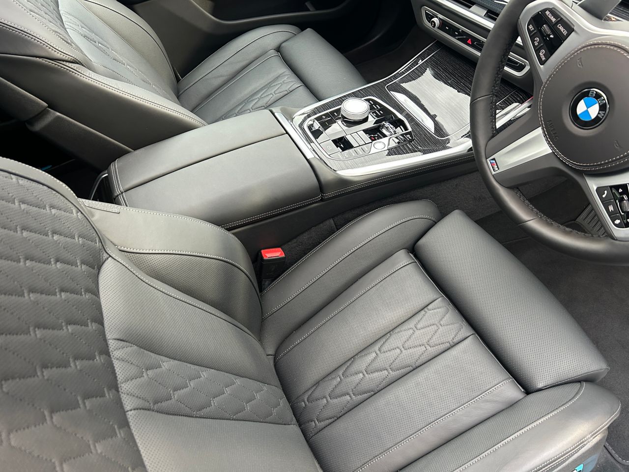 X7 xDrive40d RHD US