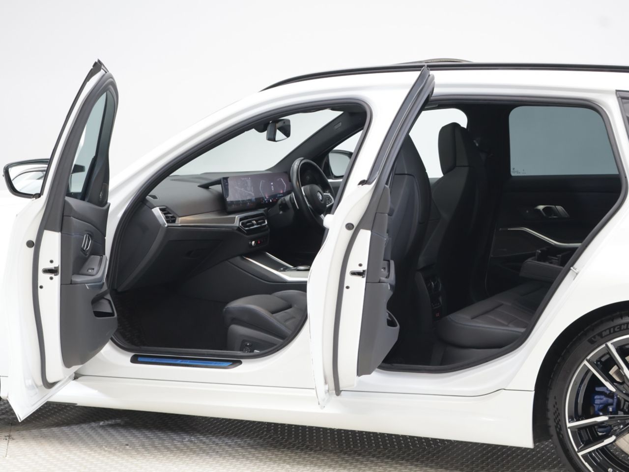 G21 M340i xDrive Touring LCI RHD