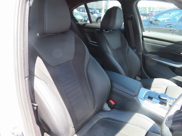 320d xDrive Berline RHD