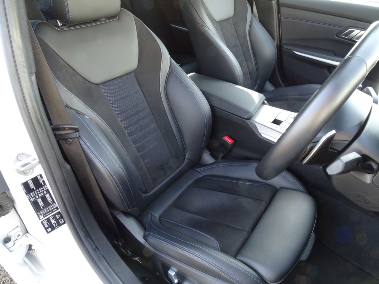G20 320d xDrive RHD Saloon
