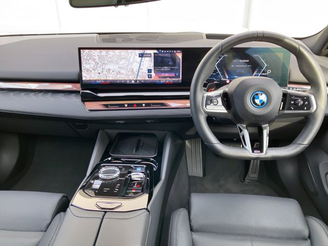 BMW i5 eDrive40 Sedan RHD