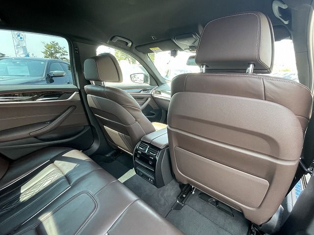530e Sedan RHD
