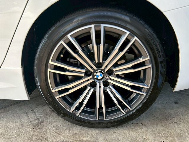G20 320d xDrive RHD Saloon