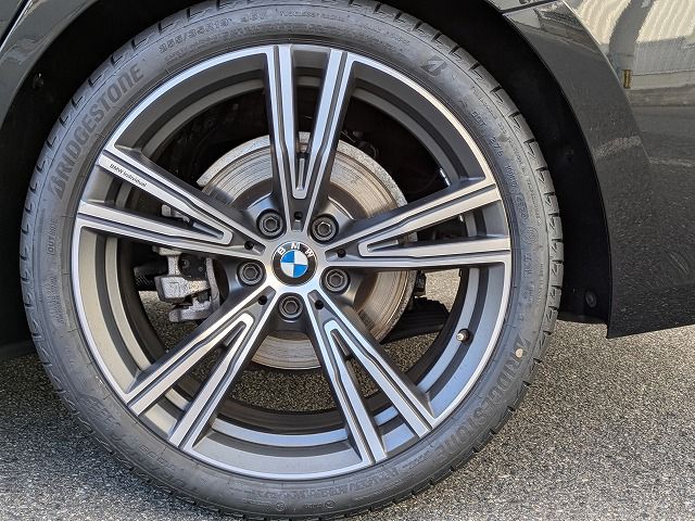 320d xDrive Berline RHD