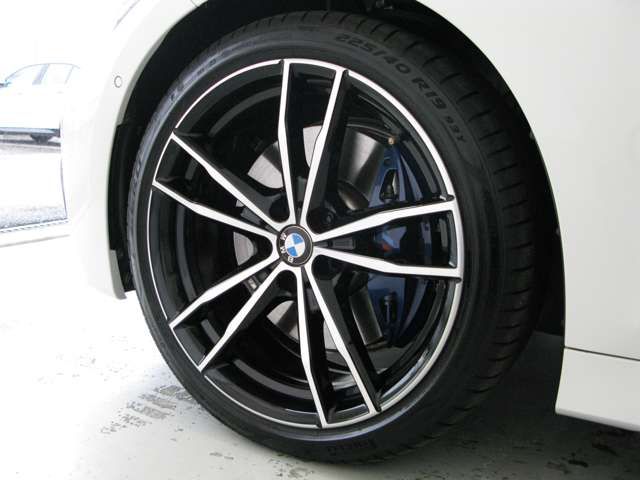 G20 320d xDrive RHD Saloon