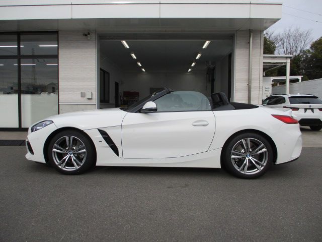 G29 z4 sDrive20i RHD