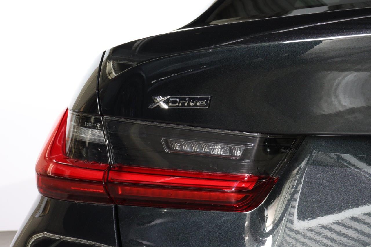 320d xDrive Berline RHD