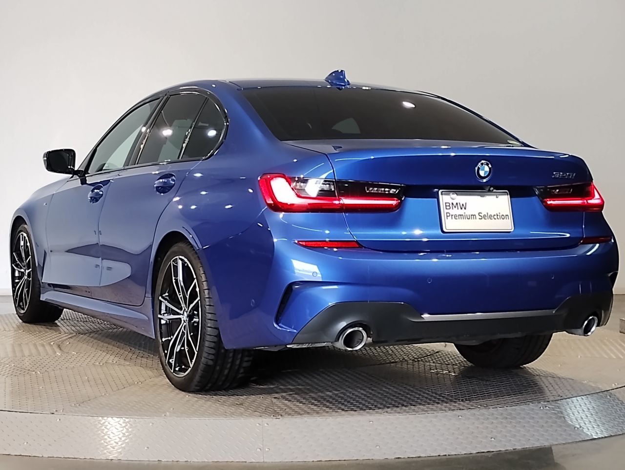 320i Sedan RHD