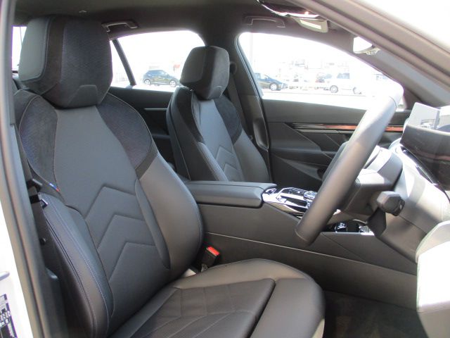 BMW i5 eDrive40 Sedan RHD