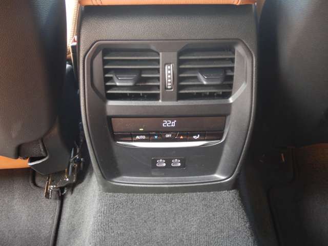 320d xDrive Berline RHD