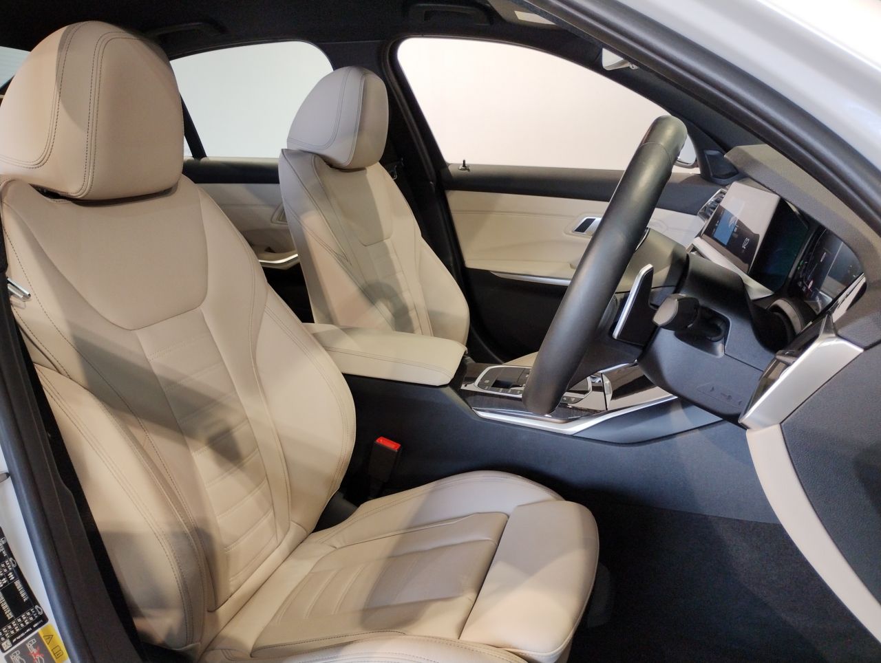 G20 330e Saloon RHD