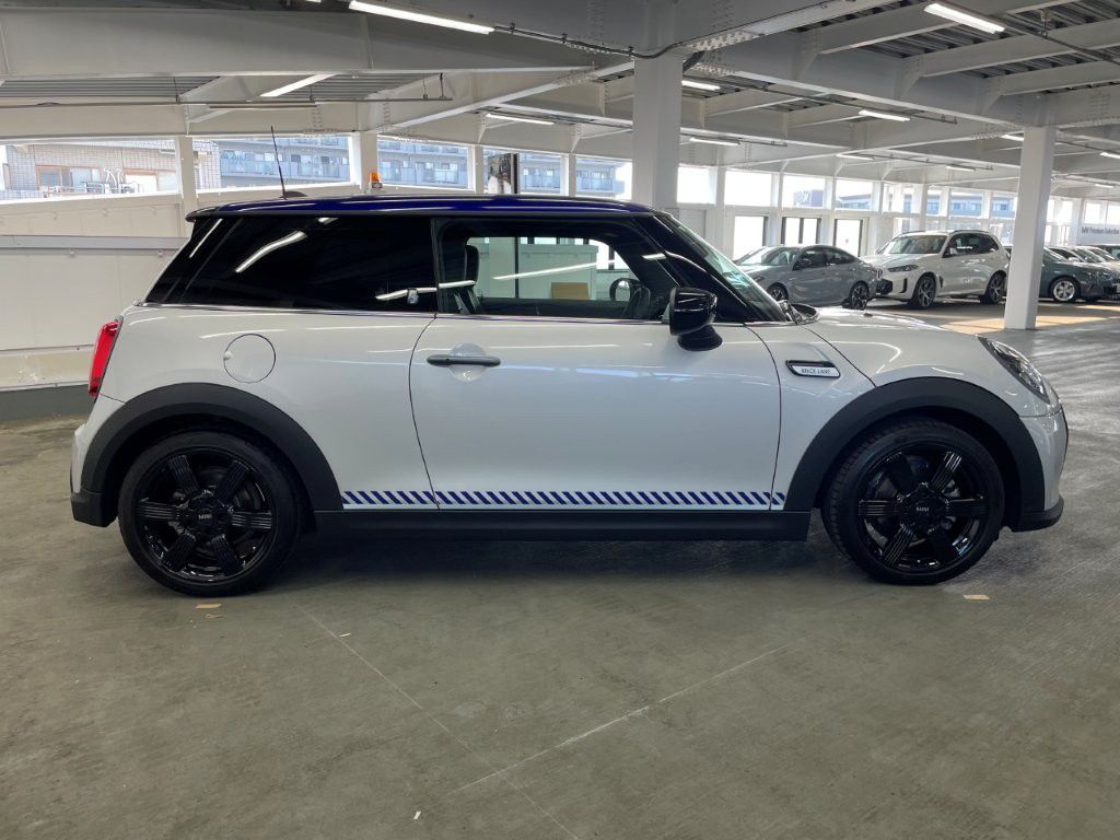 MINI Cooper F56 RHD