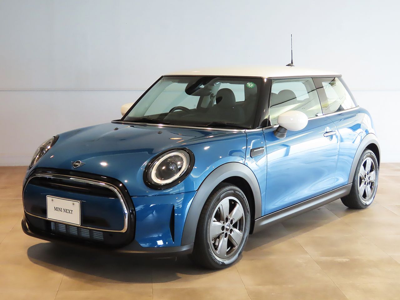 THE NEW MINI COOPER 3 DOOR.