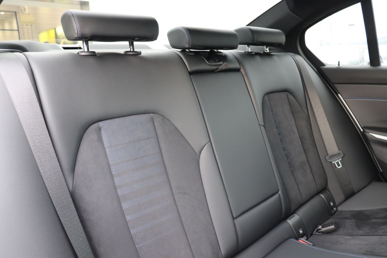 320d xDrive Berline RHD