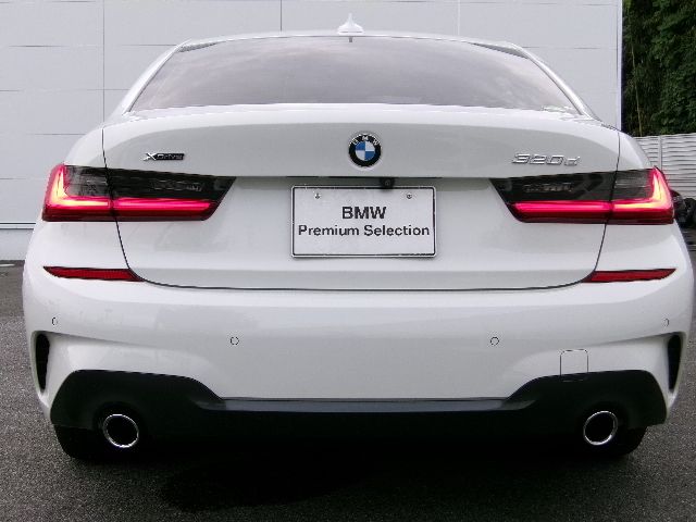 G20 320d xDrive RHD Saloon