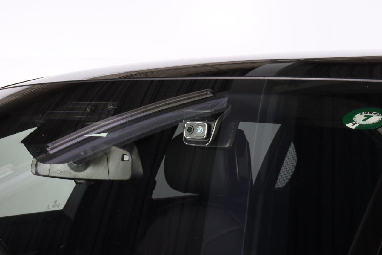 BMW i7 M70 xDrive Sedan RHD