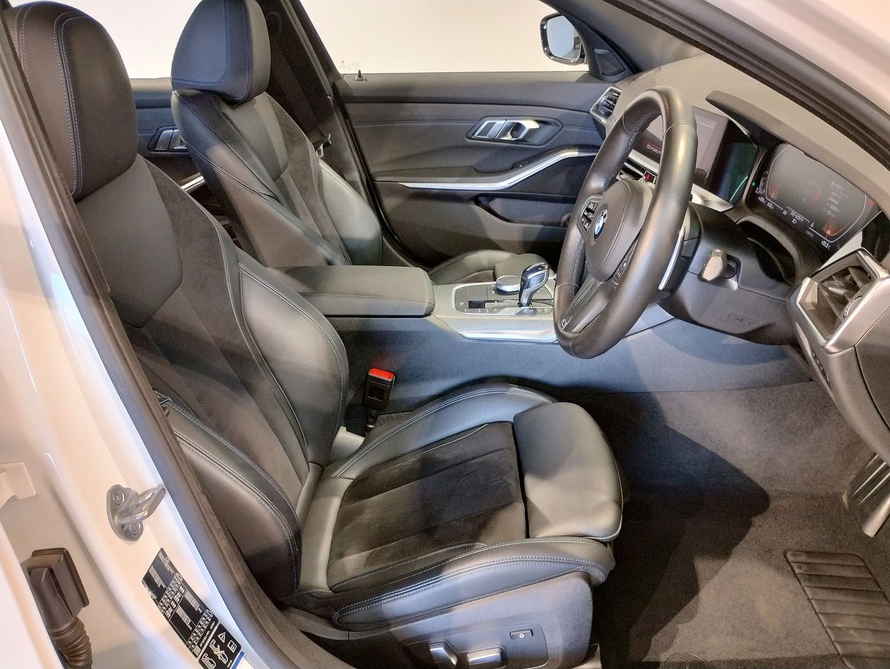 G20 320d xDrive RHD Saloon