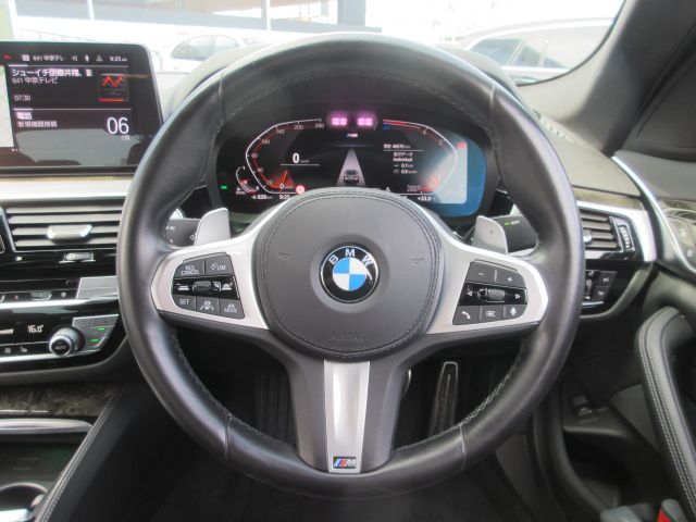 520d xDrive Sedan RHD