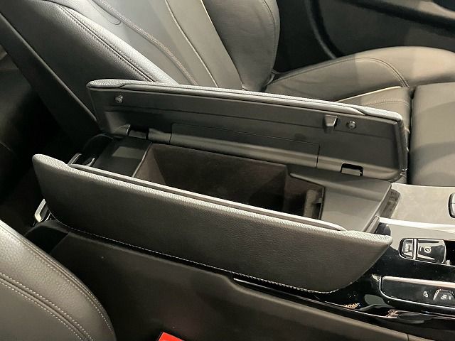 530e Sedan RHD