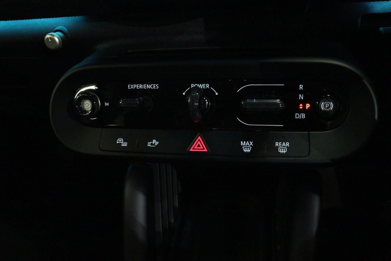 J01 MINI Cooper SE