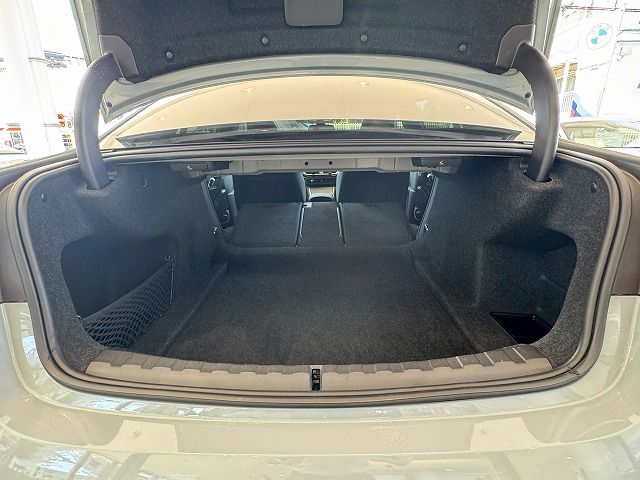 320d xDrive Berline RHD