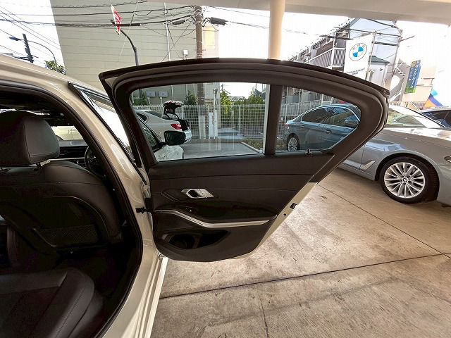 G20 320d xDrive RHD Saloon