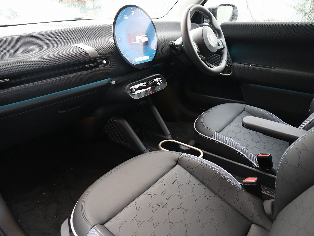 J01 MINI Cooper E