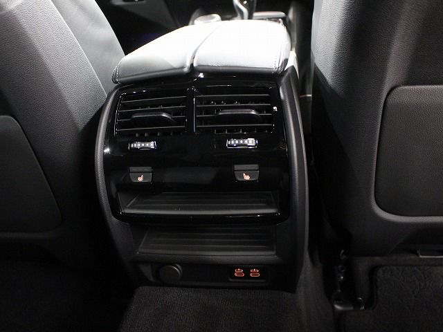 530e Sedan RHD