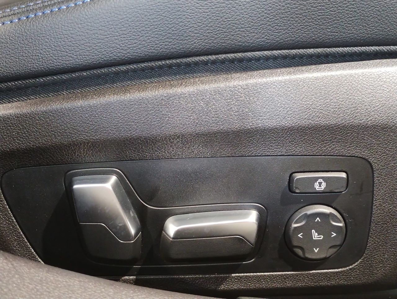 320d xDrive Berline RHD