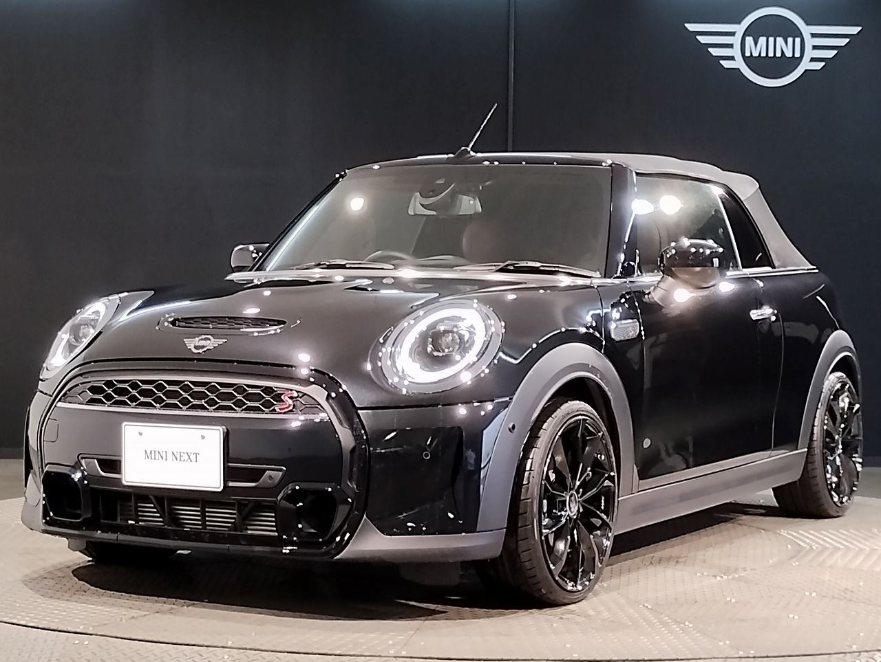 MINI COOPER S CONVERTIBLE.