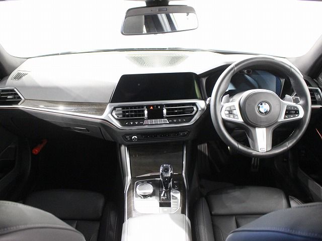 320i Sedan RHD