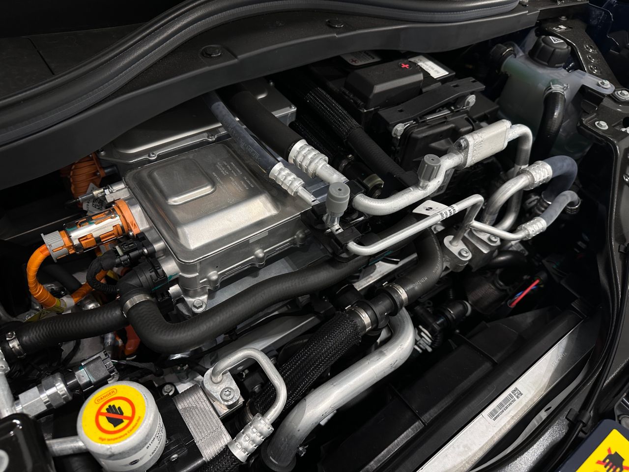 J01 MINI John Cooper Works Electric