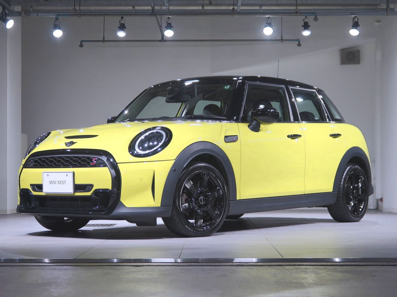 MINI COOPER S 5 DOOR.