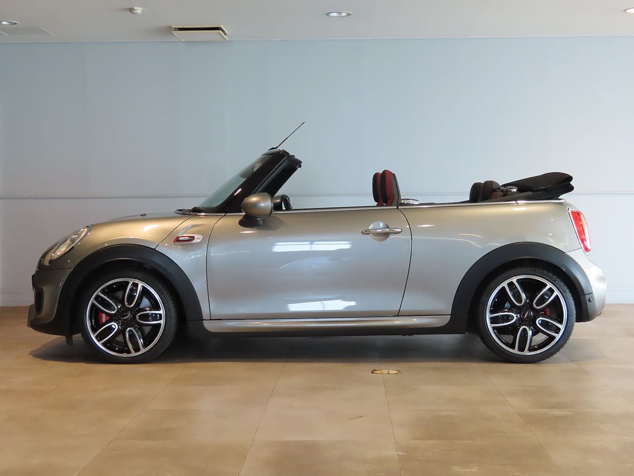 MINI JCW ｺﾝﾊﾞｰﾁﾌﾞﾙ