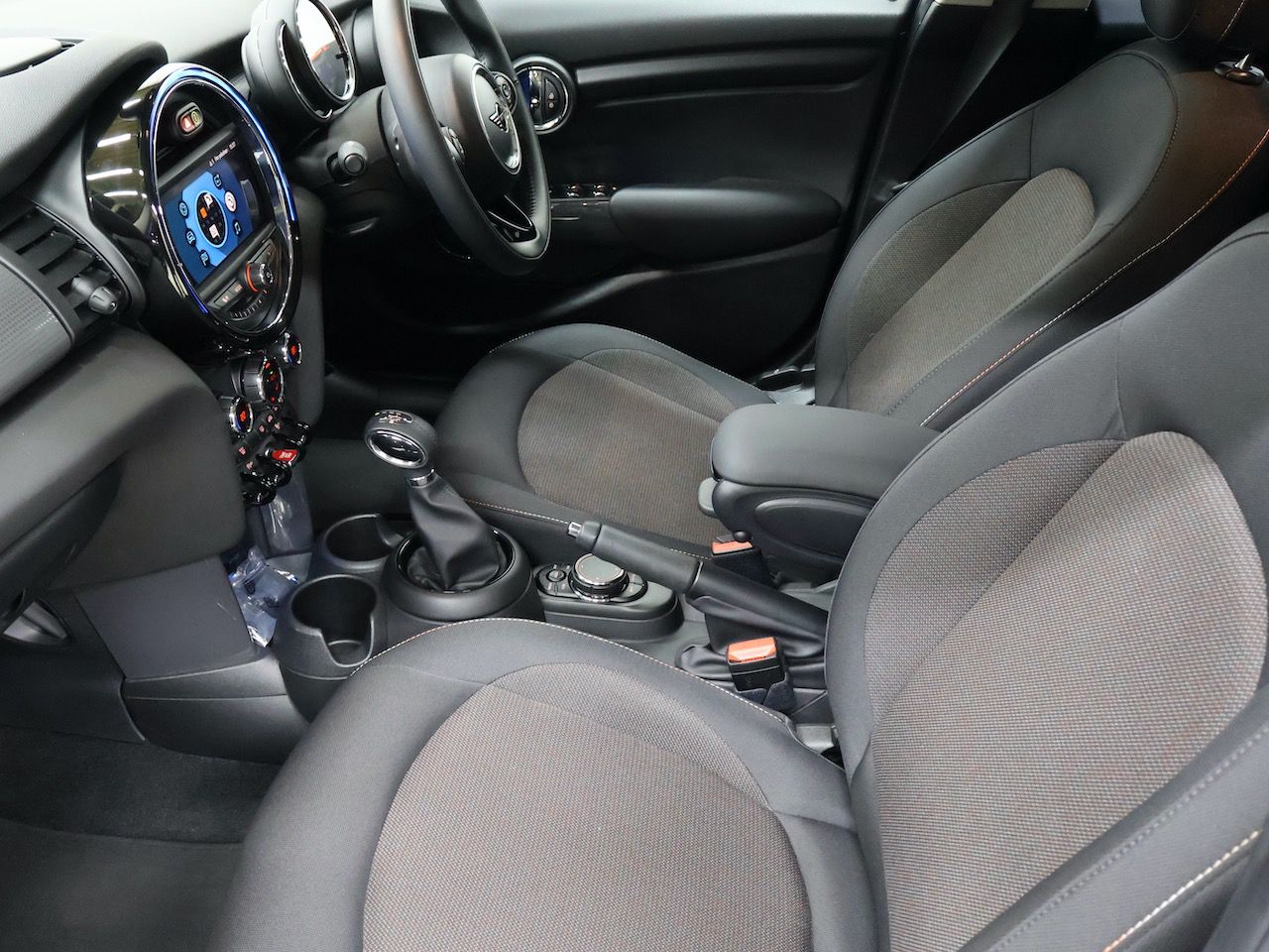 F55 COOPER D (AT)