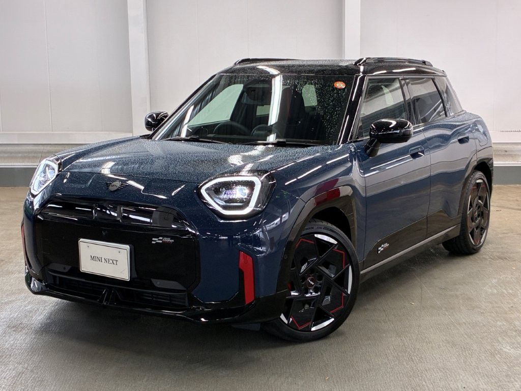 THE NEW ALL-ELECTRIC MINI JOHN COOPER WORKS ACEMAN E