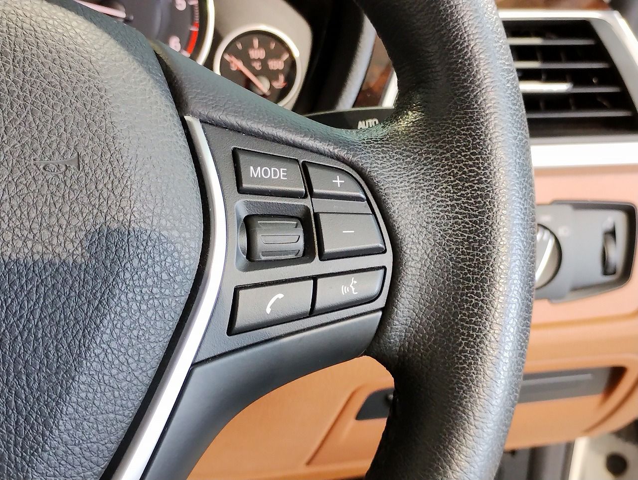 320D SEDAN RHD