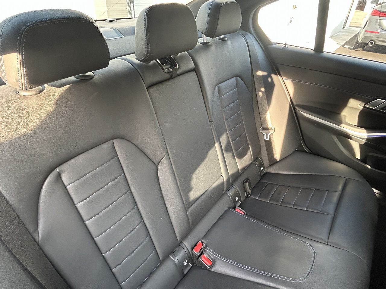 G20 320d xDrive RHD Saloon