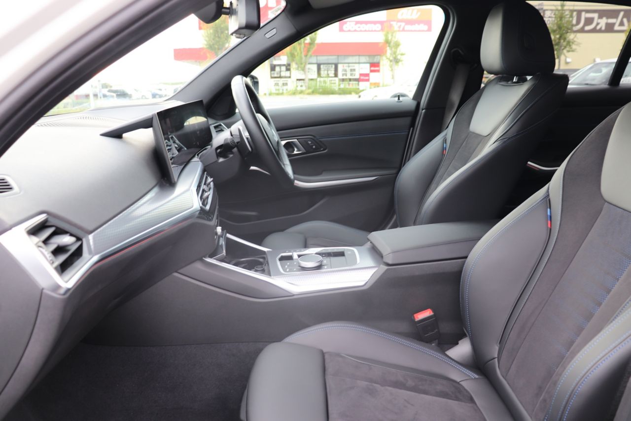 320d xDrive Berline RHD