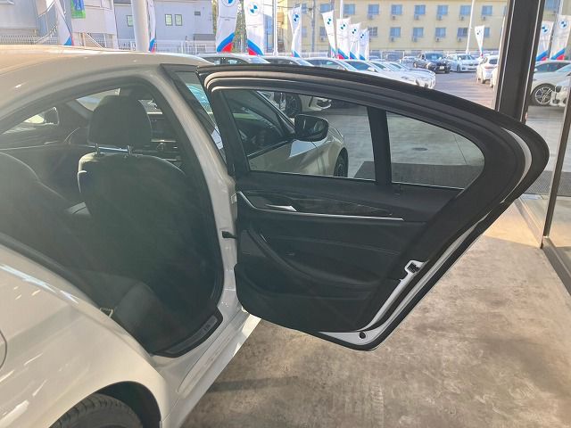 530e Sedan RHD