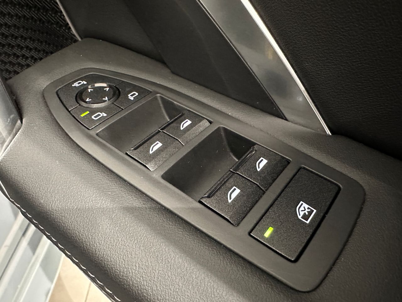 iX2 xDrive30 MSP